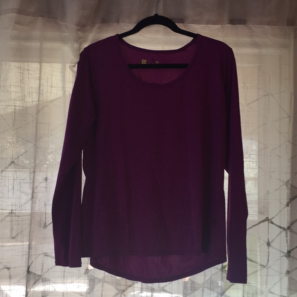 Long sleeved performance top